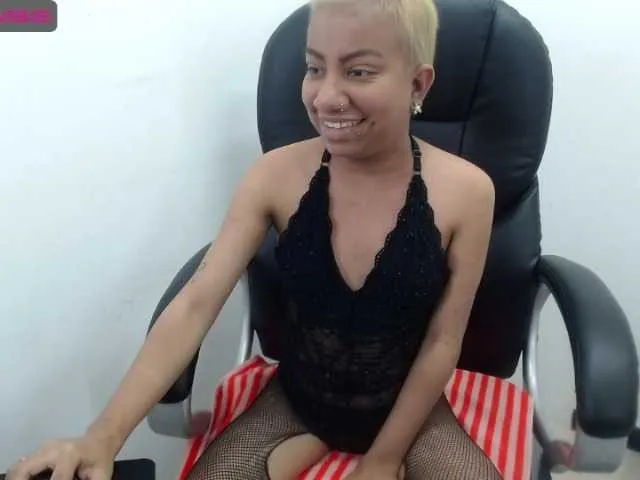 Live sex webcam photo for ChikisLove #275575133