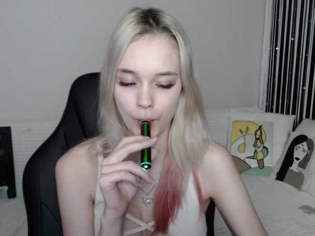 Live sex webcam photo for Chl0eLove #274069904