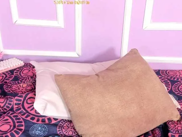 Live sex webcam photo for Chloe- #290416640