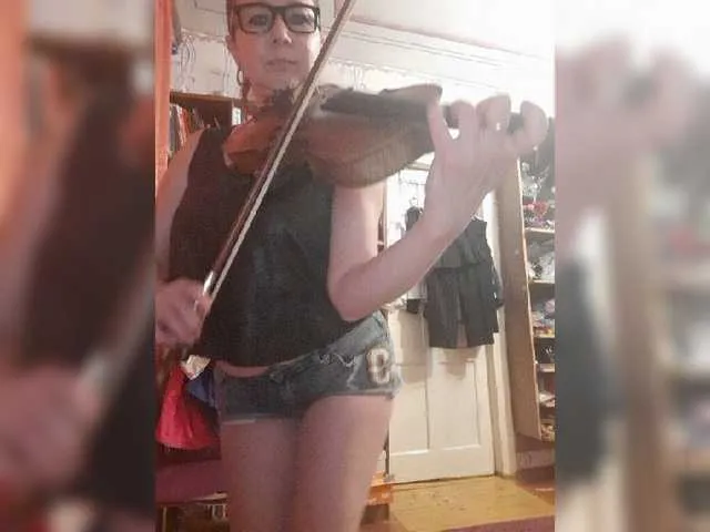 Live sex webcam photo for Chloe25 #276287157