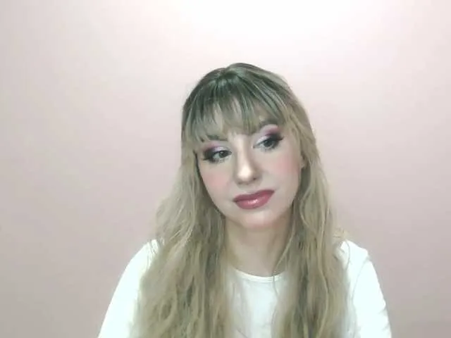 Live sex webcam photo for ChloeFinest #278061296