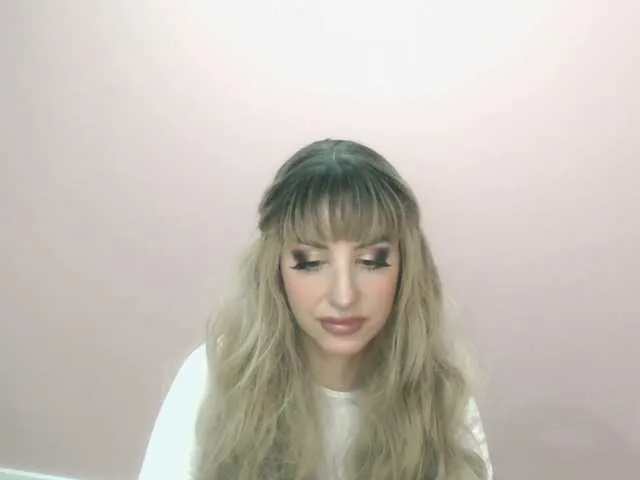 Live sex webcam photo for ChloeFinest #278088258