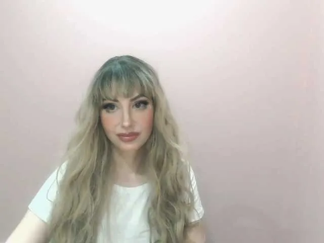 Live sex webcam photo for ChloeFinest #278099430