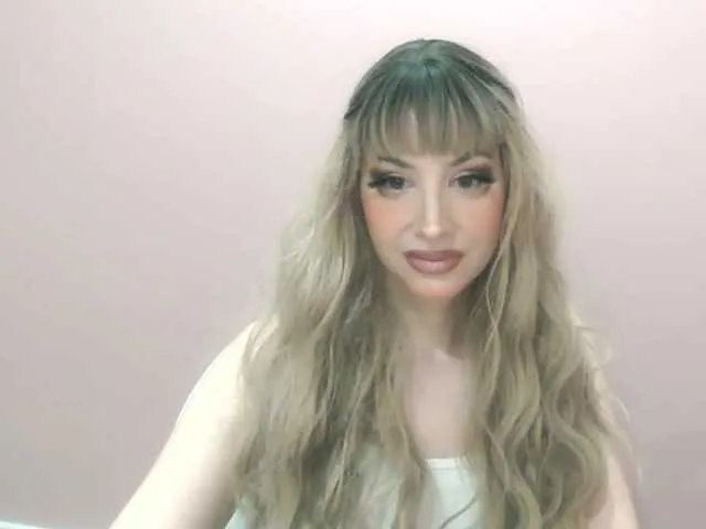 Live sex webcam photo for ChloeFinest #278113421