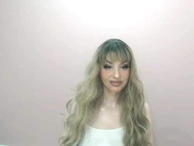 Live sex webcam photo for ChloeFinest #278120534