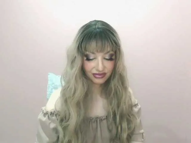 Live sex webcam photo for ChloeFinest #278145077