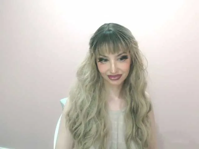 Live sex webcam photo for ChloeFinest #278159588