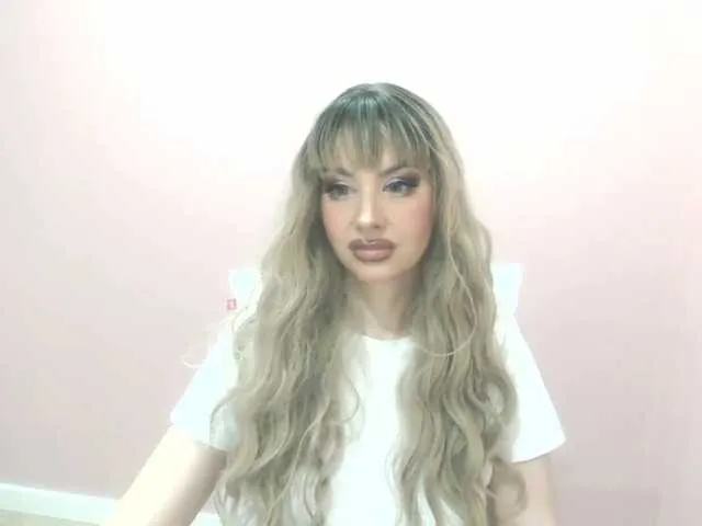 Live sex webcam photo for ChloeFinest #278183570