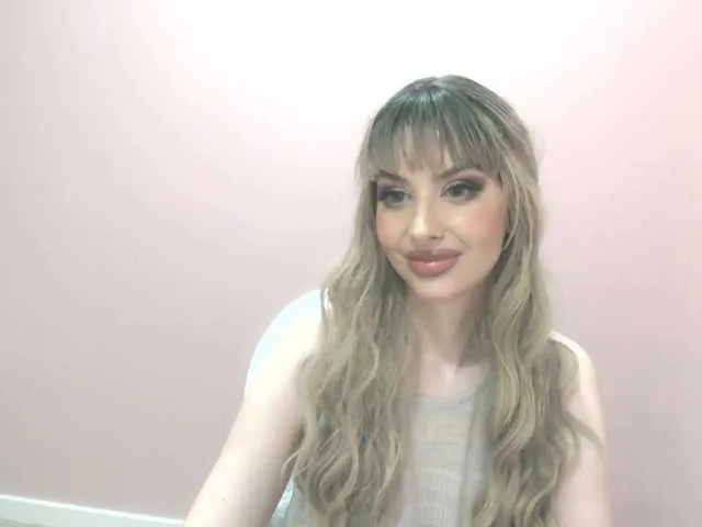 Live sex webcam photo for ChloeFinest #278192133