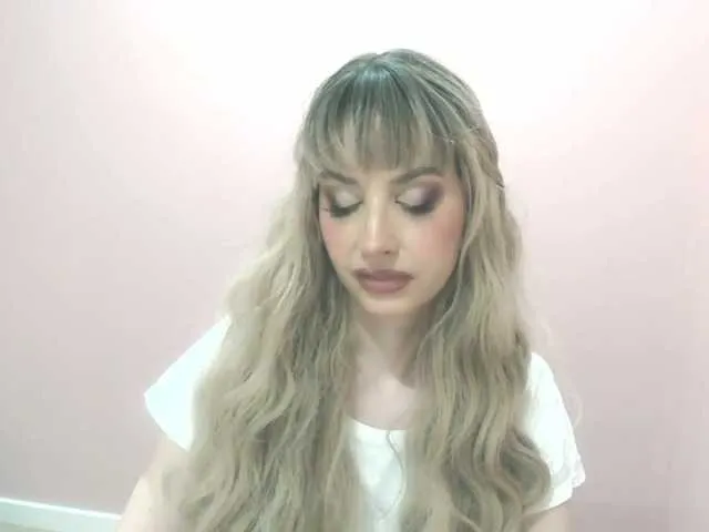 Live sex webcam photo for ChloeFinest #278210480