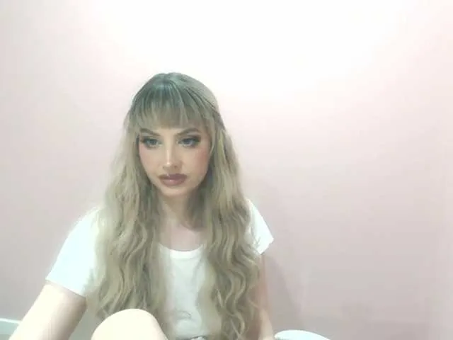 Live sex webcam photo for ChloeFinest #278213225