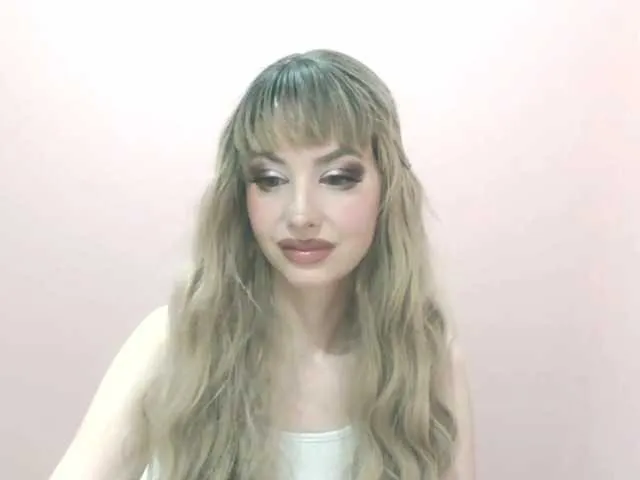 Live sex webcam photo for ChloeFinest #278235697