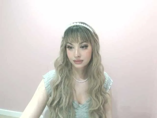 Live sex webcam photo for ChloeFinest #278283934