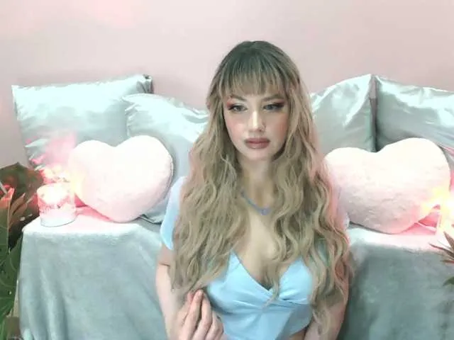 Live sex webcam photo for ChloeFinest #278310037
