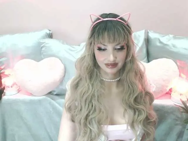 Live sex webcam photo for ChloeFinest #278935081