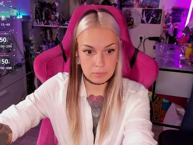 Live sex webcam photo for ChloeKohaku #291831115