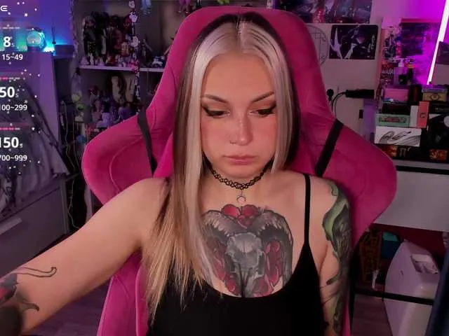 Live sex webcam photo for ChloeKohaku #292073098