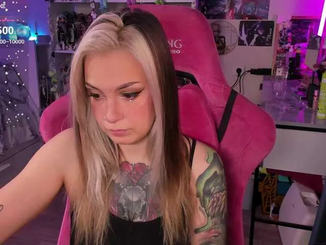 Live sex webcam photo for ChloeKohaku #292094295