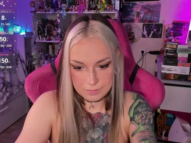 Live sex webcam photo for ChloeKohaku #292134271