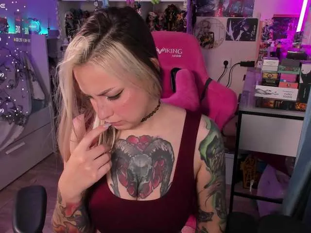 Live sex webcam photo for ChloeKohaku #292281802