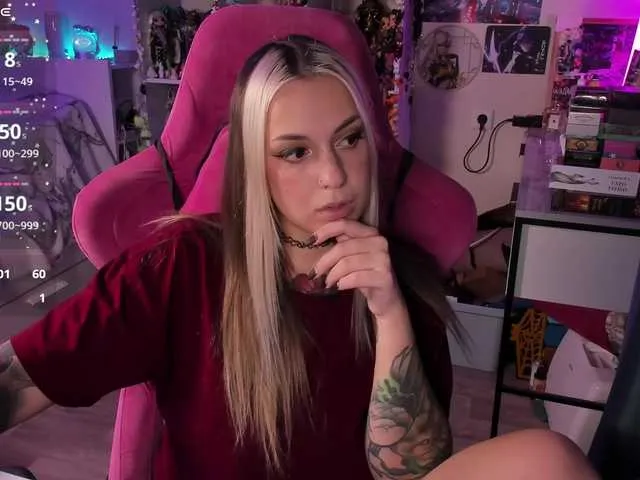 Live sex webcam photo for ChloeKohaku #292335394