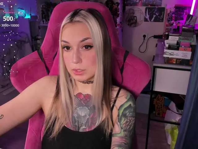 Live sex webcam photo for ChloeKohaku #292360487