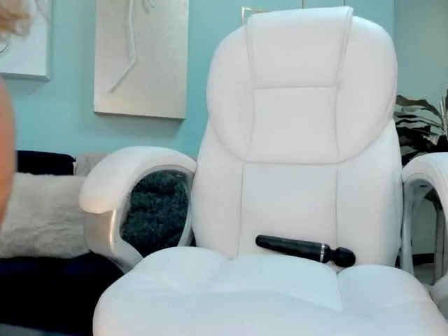 Live sex webcam photo for ChloeManson #273051608