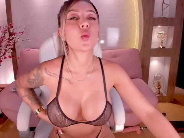 Live sex webcam photo for ChloeManson #273144114