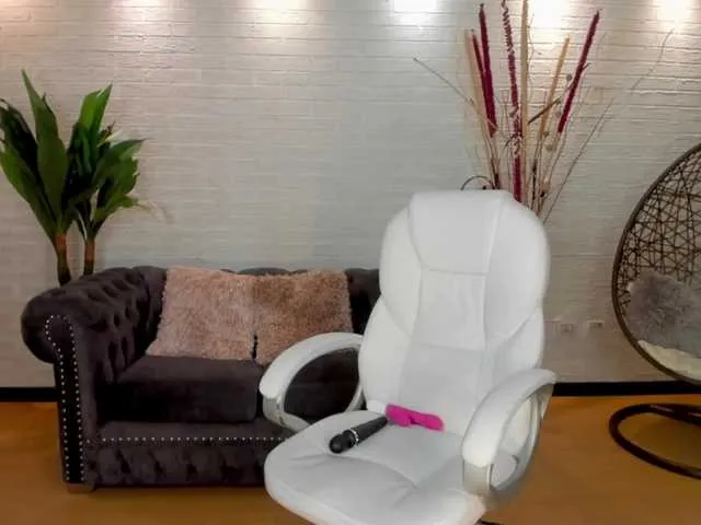 Live sex webcam photo for ChloeManson #273466089