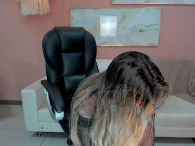 Live sex webcam photo for ChloeManson #273561056