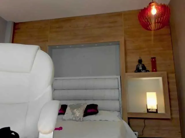 Live sex webcam photo for ChloeManson #274286204