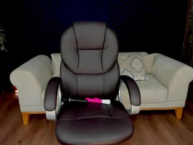 Live sex webcam photo for ChloeManson #274548806