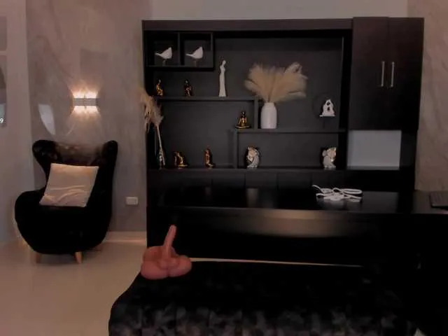 Live sex webcam photo for ChloeManson #290728902