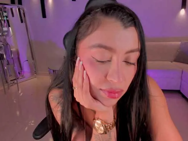 Live sex webcam photo for ChloeManson #290933548