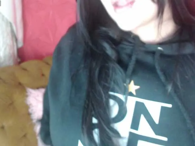 Live sex webcam photo for ChloeMiller #292398589