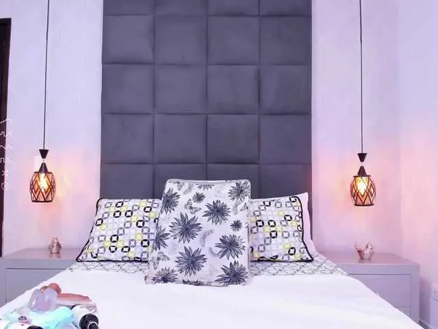 Live sex webcam photo for ChloeMontes #276160376