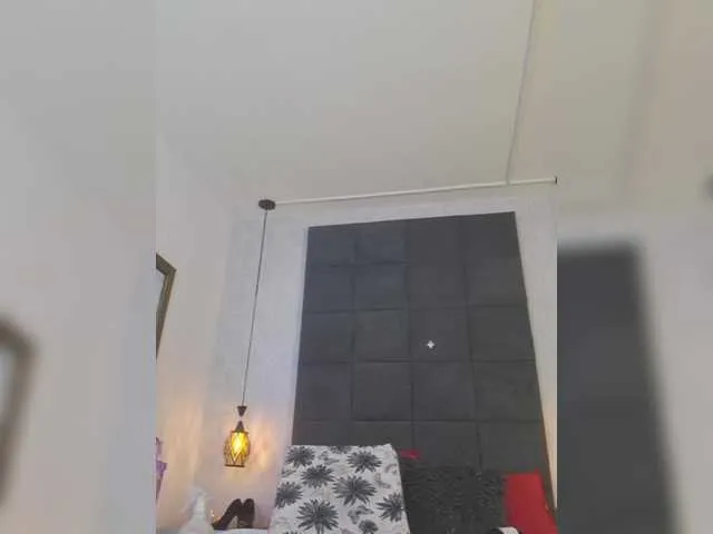Live sex webcam photo for ChloeMontes #291176546