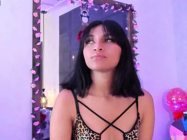 Live sex webcam photo for ChloeMontes #294310207