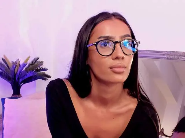 Live sex webcam photo for ChloeObril #291622724