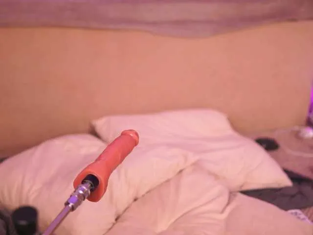 Live sex webcam photo for ChloeObril #292533004