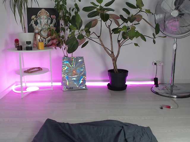 Live sex webcam photo for ChloeSummers #291962833