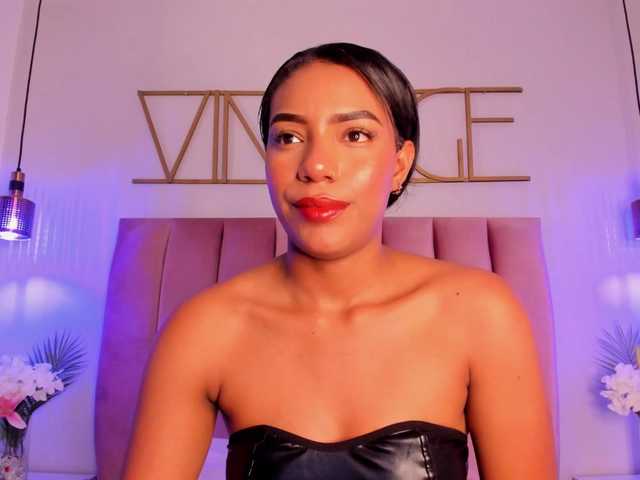 Live sex webcam photo for ChloeTaylor1 #290189551