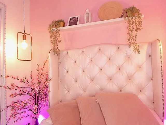 Live sex webcam photo for ChloeTaylor1 #290831394