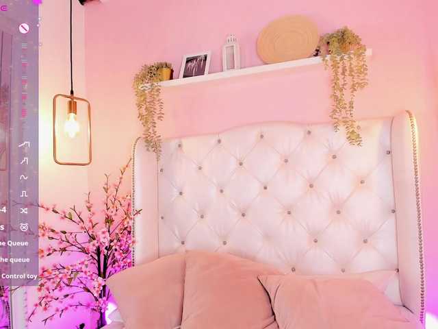 Live sex webcam photo for ChloeTaylor1 #290843328