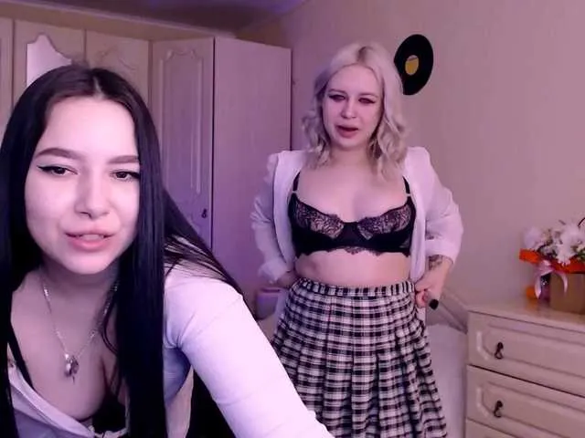 Live sex webcam photo for Chloejamez #276597898