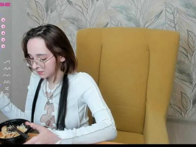 Live sex webcam photo for Chmonyaa #277601958