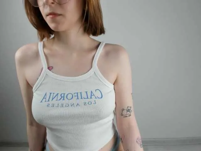 Live sex webcam photo for Chmonyaa #277697270