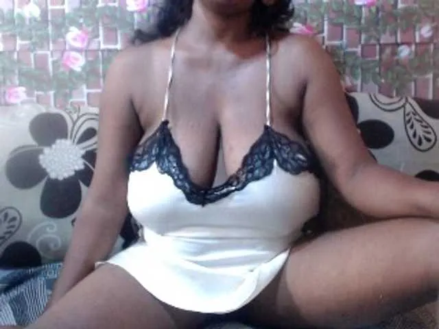 Live sex webcam photo for Chocolat96 #292972522