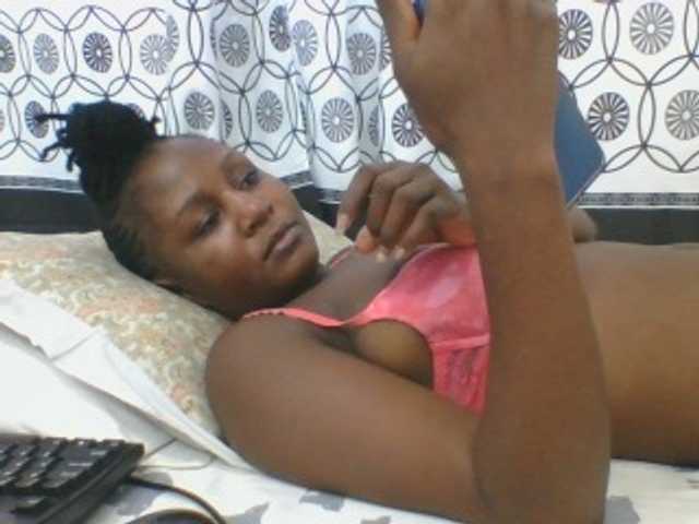 Live sex webcam photo for Chocolateskin4 #290365676
