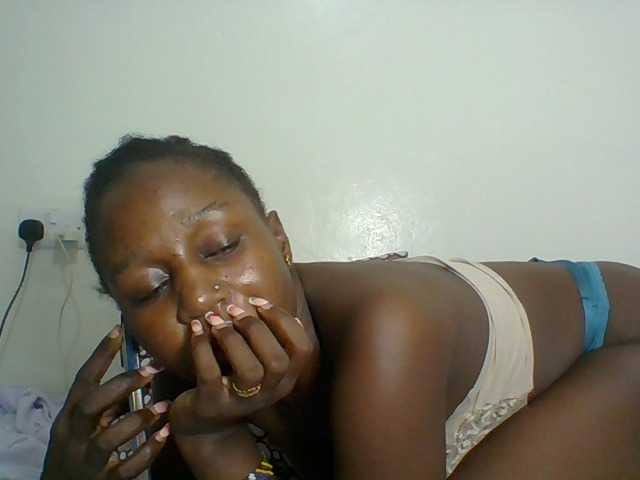 Live sex webcam photo for Chocolateskin4 #291150351